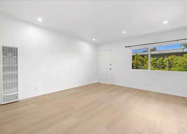 Property at 12017 Pacific Ave Unit 6, Los Angeles, CA, 90066, 2 beds, 1 bath, [object Object]