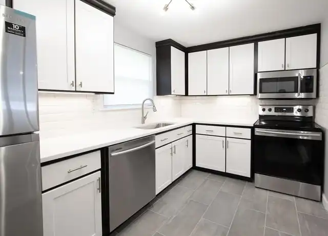 Property at Sunset Rock Apartments - 126 New Britain Ave, Plainville, CT, 06062, 1-2 bed, 1 bath, [object Object]