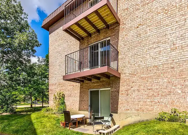 Photo of 1308 S Sir Galahad Ln, Mount Prospect, IL 60056
