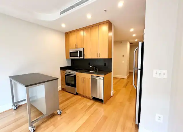 Property at 1355 17th St NW Unit 811, Washington, DC, 20036, 1 bed, 1 bath, [object Object]