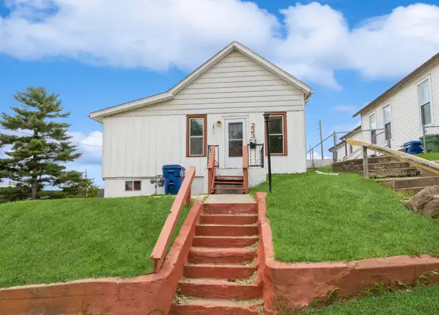 Property at 223 16th Pl, Clinton, IA, 52732, 2 beds, 1 bath, [object Object]