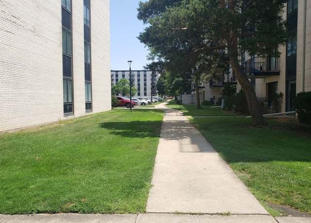 Photo of 9701 N Dee Rd Unit 6H, Niles, IL 60714