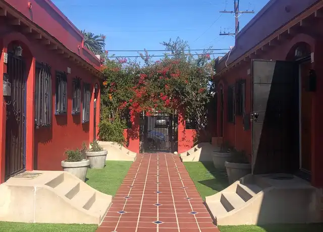 Property at 2801 S Budlong Ave Unit 2801-4, Los Angeles, CA, 90007, 1 bed, 1 bath, [object Object]