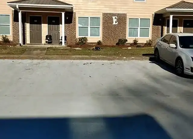 Property at Gibbs Manor - 200 Gibbs St, Troy, AL, 36081, 1-2 bed, 1-1.5 bath, [object Object]