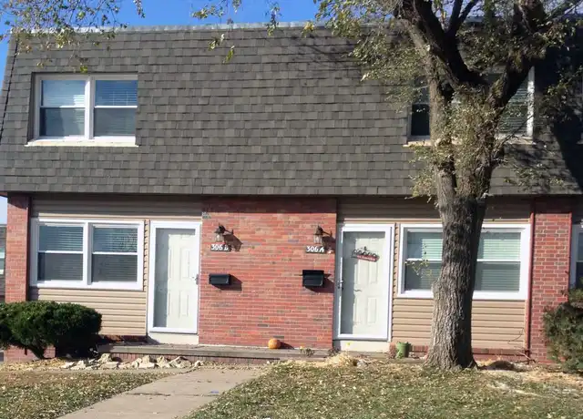 Property at 302 Chateau Dr, Bellevue, NE, 68005, 2 beds, 1.5 baths, [object Object]