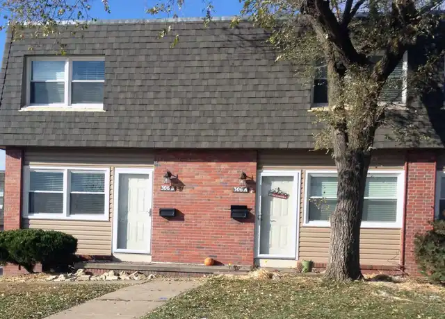 Property at 302 Chateau Dr, Bellevue, NE, 68005, 2 beds, 1.5 baths, [object Object]