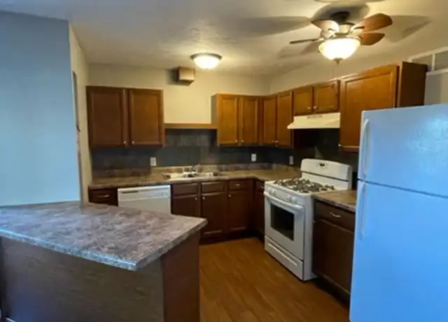 Property at 620 S 35th St Unit 9, Omaha, NE, 68105, 1 bed, 1 bath, [object Object]