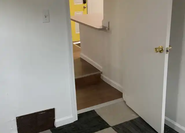 Property at 952 Walnut St, Charleston, WV, 25387, 2 beds, 1 bath, [object Object]
