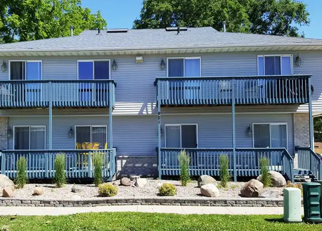 Property at 921 W 20th St, Cedar Falls, IA, 50613, 4 beds, 2 baths, [object Object]