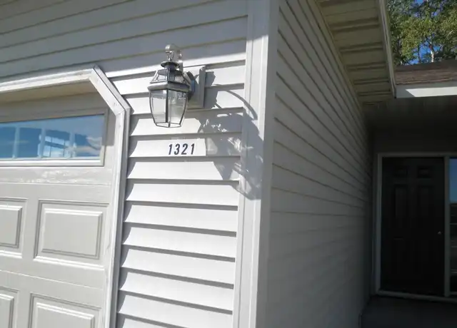 Property at 1321 New York Ave, Superior, WI, 54880, 2 beds, 1 bath, [object Object]