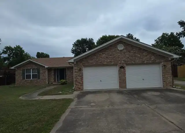 Property at 801 S Phoenix Ave, Russellville, AR, 72801, 3 beds, 2 baths, [object Object]