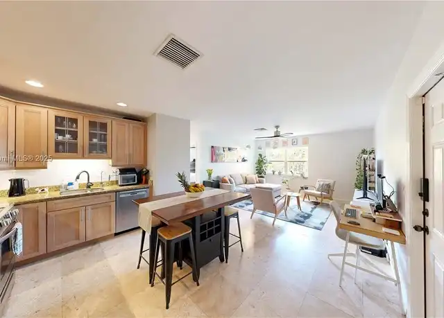 Property at 530 NE 15th Ct, Fort Lauderdale, FL, 33304, 2 beds, 2 baths, [object Object]