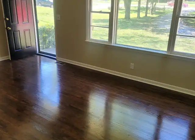Property at 704 S Dickerson Rd, Goodlettsville, TN, 37072, 3 beds, 1 bath, [object Object]