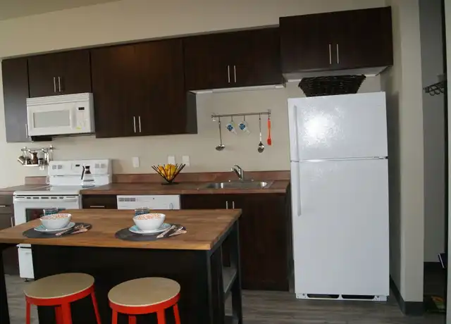 Property at 9700 NE Everett Ct Unit 2-309W, Portland, OR, 97220, 1 bed, 1 bath, [object Object]