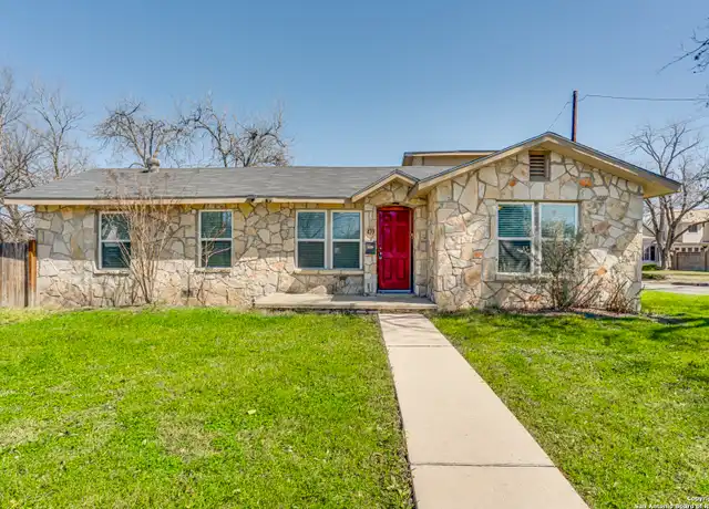 Property at 479 S Sycamore Ave, New Braunfels, TX, 78130, 3 beds, 2 baths, [object Object]