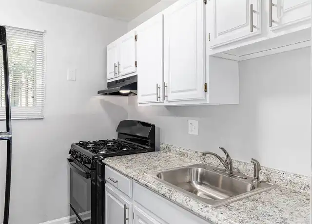 Property at Regency Court Apartments - 3215 Swann Rd, Suitland, MD, 20746, 1-2 bed, 1 bath, [object Object]
