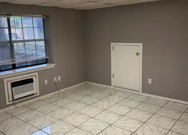 Property at 700 N Anna Pl Unit 8, Fayetteville, AR, 72701, 1 bed, 1 bath, [object Object]