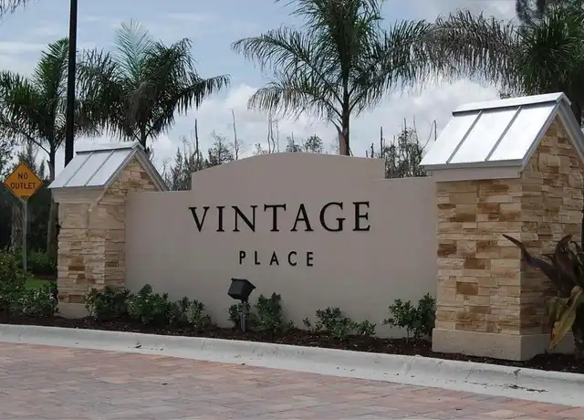 Property at 7022 NW 102nd Pl, Doral, FL, 33178, 4 beds, 3.5 baths, [object Object]