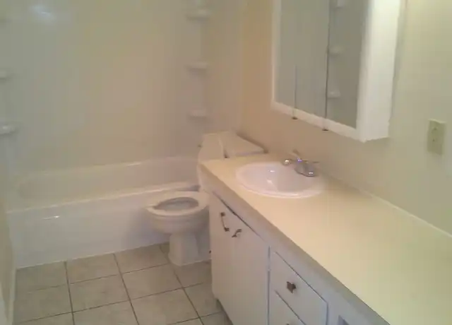 Property at 1722 E Cherry St Unit E28, Springfield, MO, 65802, 2 beds, 1 bath, [object Object]