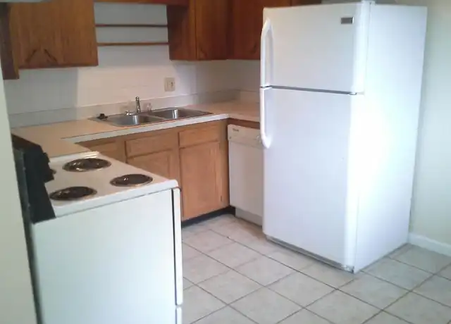 Property at 1722 E Cherry St Unit E28, Springfield, MO, 65802, 2 beds, 1 bath, [object Object]