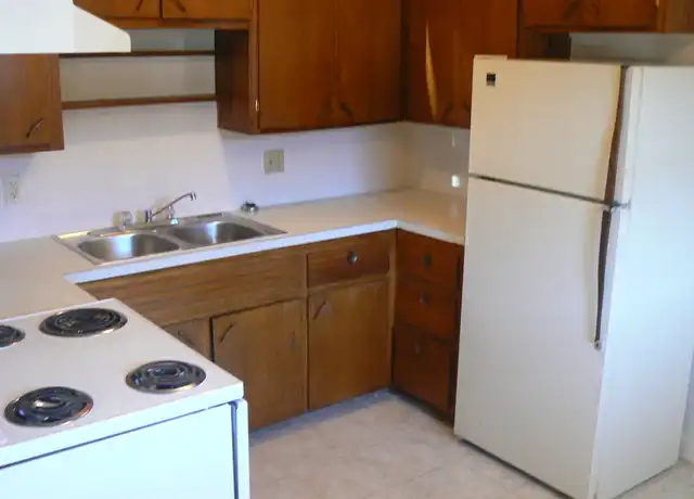 Property at 1722 E Cherry St Unit E28, Springfield, MO, 65802, 2 beds, 1 bath, [object Object]