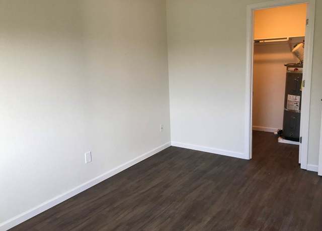Photo of 401 W Blackburn Rd Unit D, Mount Vernon, WA 98273