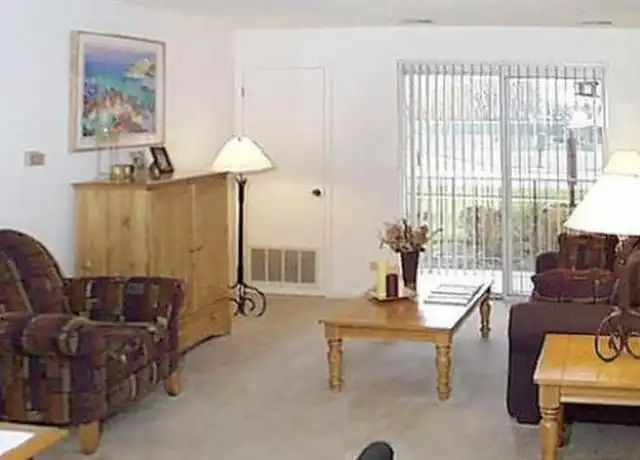 Property at 140 Dittmer Ln, Lindenhurst, IL, 60046, 2 beds, 1 bath, [object Object]