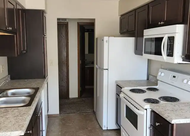 Property at 1800 S Stephen Ave Unit 05, Sioux Falls, SD, 57103, 2 beds, 1.5 baths, [object Object]