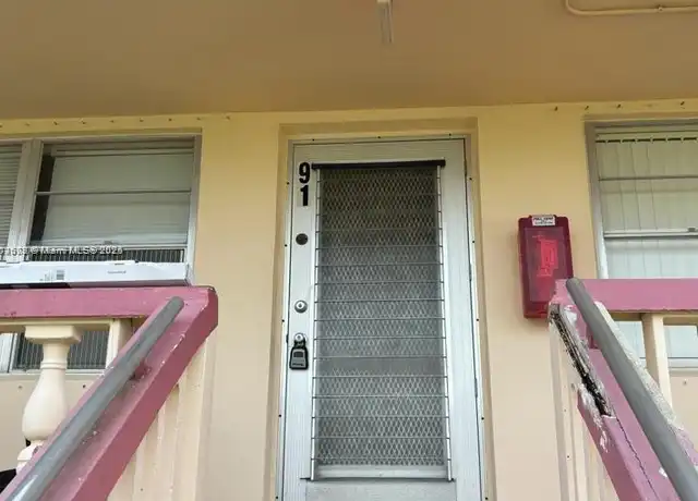 Property at 91 Waltham I Unit 91, West Palm Beach, FL, 33417, 1 bed, 1 bath, [object Object]