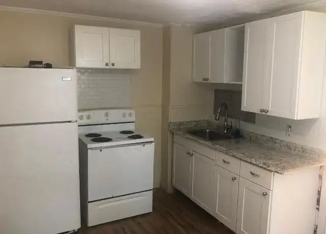 Property at 5 Forest Ave, Plymouth, MA, 02360, 2 beds, 1 bath, [object Object]