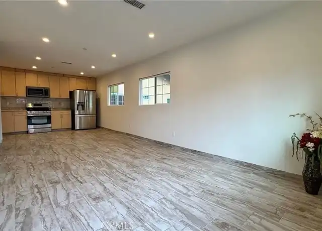 Property at 9137 W Foothill Blvd, Sunland, CA, 91040, 1 bed, 1 bath, [object Object]