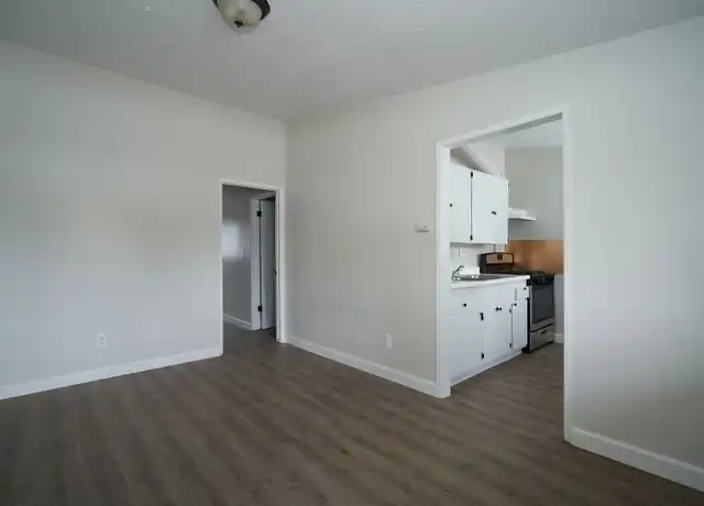 Property at 945 W 5th St Unit D05, Corona, CA, 92882, 1 bed, 1 bath, [object Object]