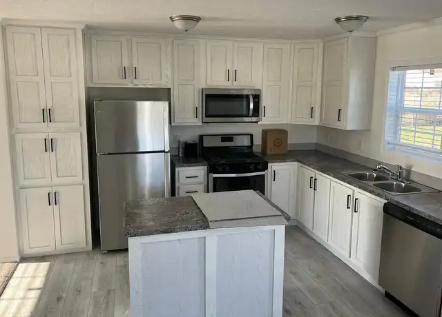 Property at Pikewood Manor - 1780 Lorain Blvd, Elyria, OH, 44035, 2-3 beds, 1-2 bath, [object Object]