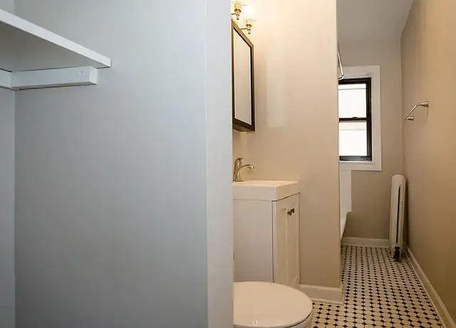 Photo of 1351 W Touhy Ave, Chicago, IL 60626