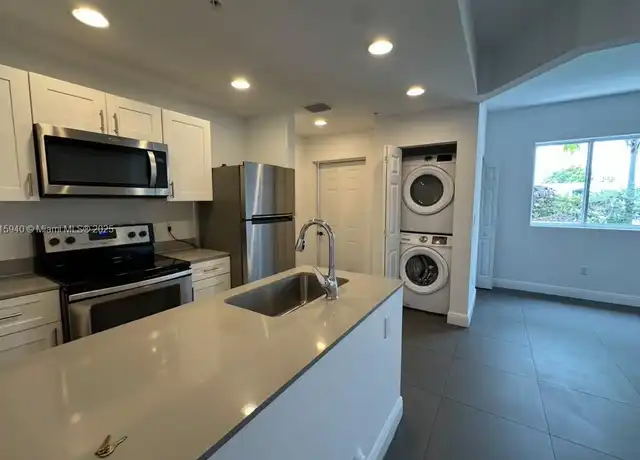Property at 346 NW 35th St Unit 4, Miami, FL, 33127, 1 bed, 2 baths, [object Object]