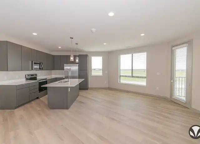 Property at Chateau at Yankee Hill Apartments - 4421 Bridle Ln, Lincoln, NE, 68521, 1-3 bed, 1-2 bath, [object Object]