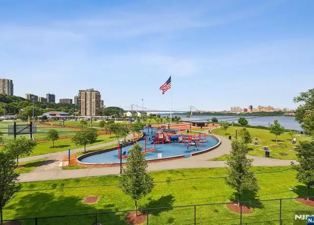 Property at 1111 River Rd Unit H20, Edgewater, NJ, 07020, 1 bed, 1.5 baths, [object Object]