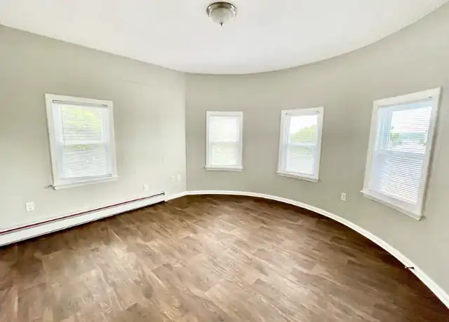 Property at 117 Eastern Ave Apt 3, Worcester, MA, 01605, 2 beds, 1 bath, [object Object]
