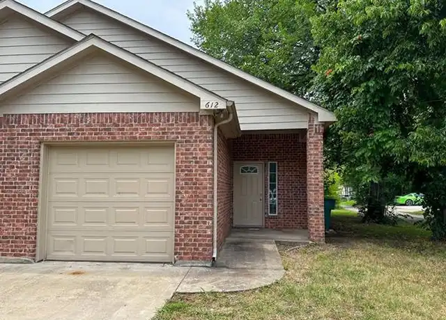 Property at 612 S Elm St, Sherman, TX, 75090, 2 beds, 2 baths, [object Object]