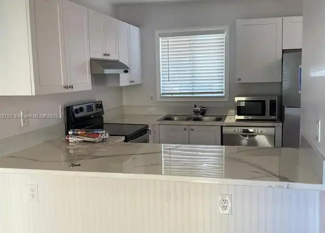 Property at 6215 SW Kendale Lakes Cir #272, Miami, FL, 33183, 3 beds, 2.5 baths, [object Object]