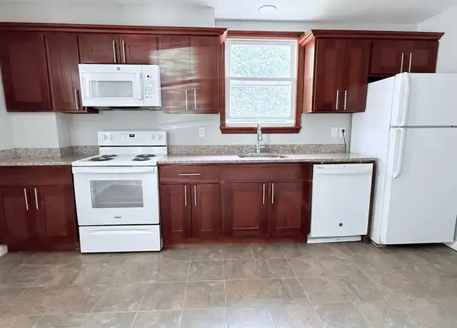 Property at 93 Broad St #2, Norwich, CT, 06360, 4 beds, 2 baths, [object Object]