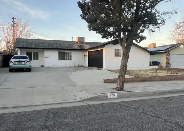 Property at 633 E Oldfield St, Lancaster, CA, 93535, 3 beds, 2 baths, [object Object]