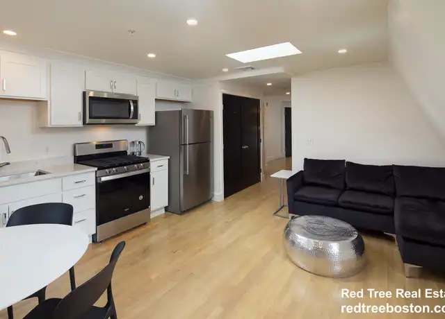 Property at 92 Brown St Unit 5, Waltham, MA, 02453, 3 beds, 2 baths, [object Object]