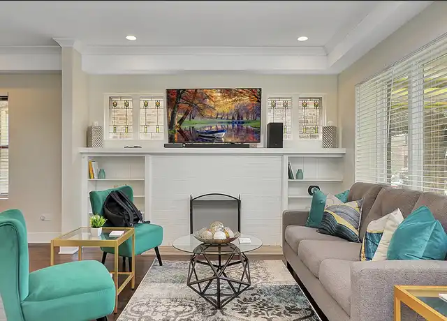 Property at 7207 S Cornell Ave, Chicago, IL, 60649, 4 beds, 4 baths, [object Object]