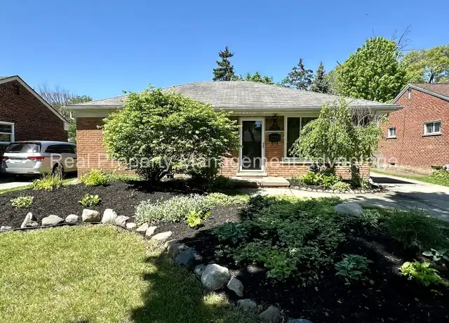 Property at 1304 S Wilson Ave, Royal Oak, MI, 48067, 3 beds, 2 baths, [object Object]