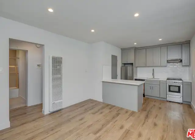 Property at 4140 Grand View Blvd Unit 9, Los Angeles, CA, 90066, 1 bed, 1 bath, [object Object]