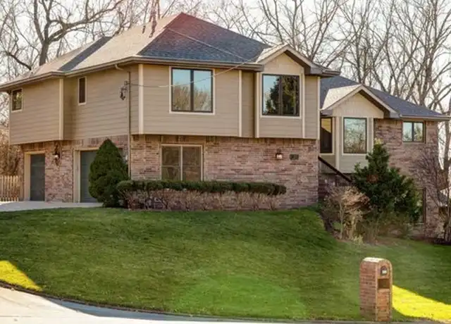 Property at 522 E McArthur Dr, Springfield, MO, 65810, 4 beds, 3.5 baths, [object Object]