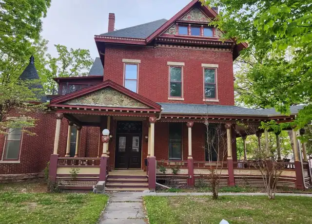 Property at 435 E Walnut St, Springfield, MO, 65806, 8 beds, 3.5 baths, [object Object]