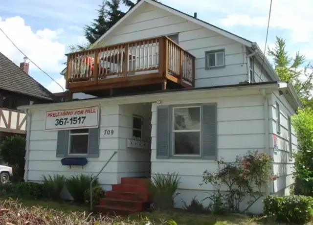 Property at 709 NE 43rd St Unit 4, Seattle, WA, 98105, 2 beds, 1 bath, [object Object]