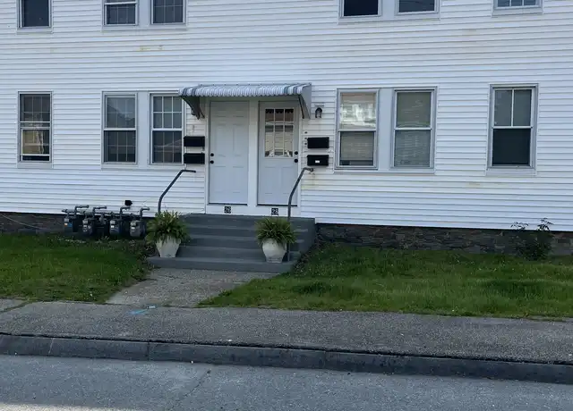 Property at 26 4th Ave Unit 282 (Top Right), Taunton, MA, 02780, 2 beds, 1 bath, [object Object]